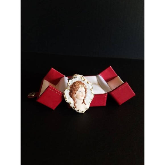 Handmade Vintage Victorian Style Pendant - Picture 5 of 10